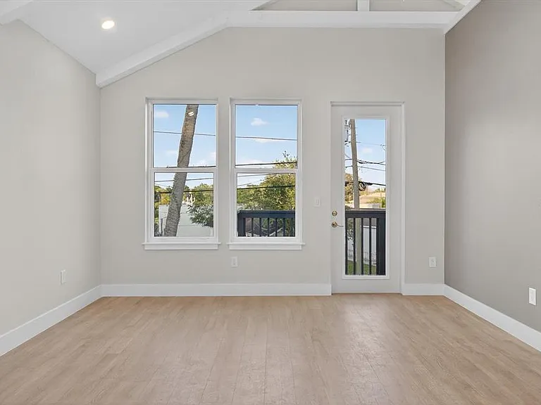 207 Athens St — Photo 40