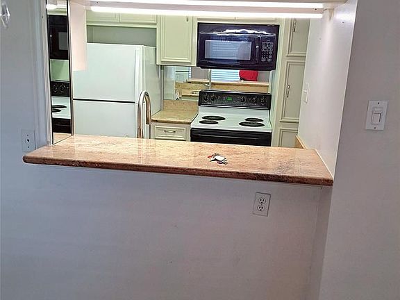 5th image of 411 Westmoreland St APT 4