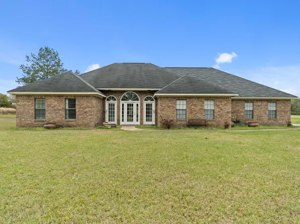 12 Garris Dr, Richton, MS 39476