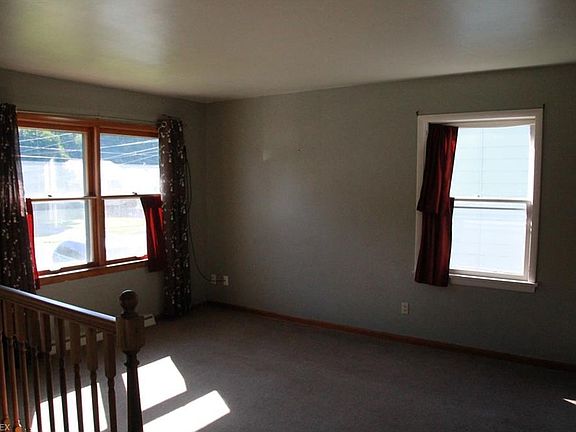 5th image of 136 Kleber Ave