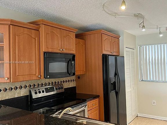 3rd image of 9881 Nob Hill Ln #9881