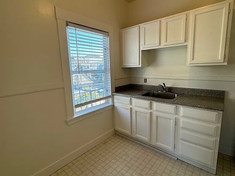 250 Irving St #9 — Photo 3