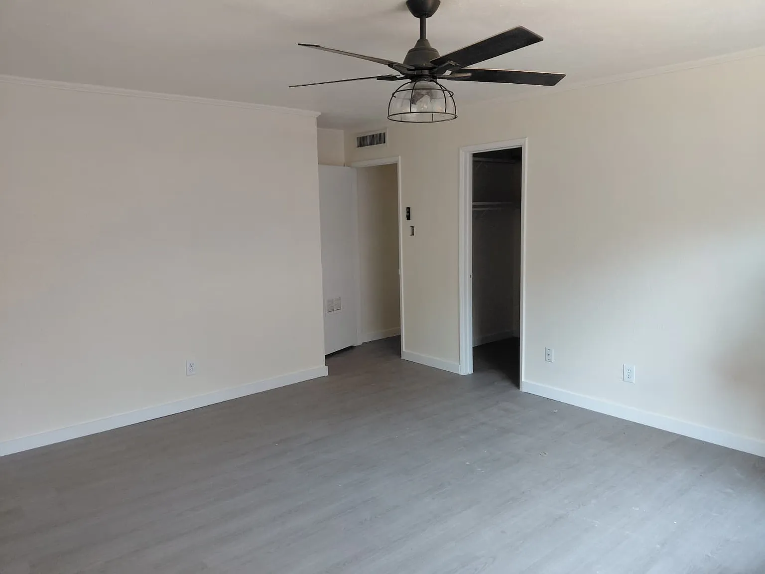 3 bed, 2100 sqft, $2,400 — Photo 4
