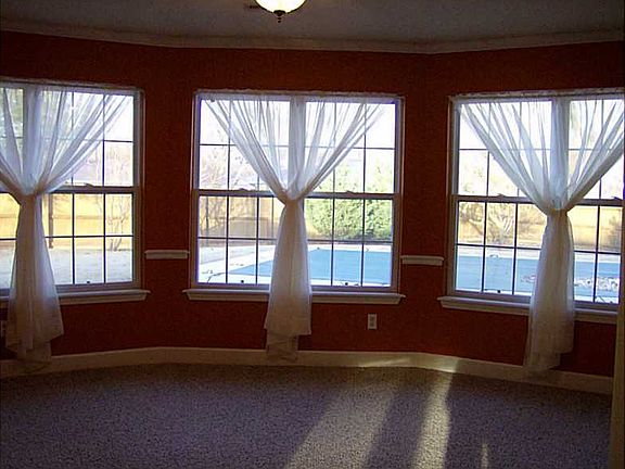 3rd image of 325 Crestview Dr