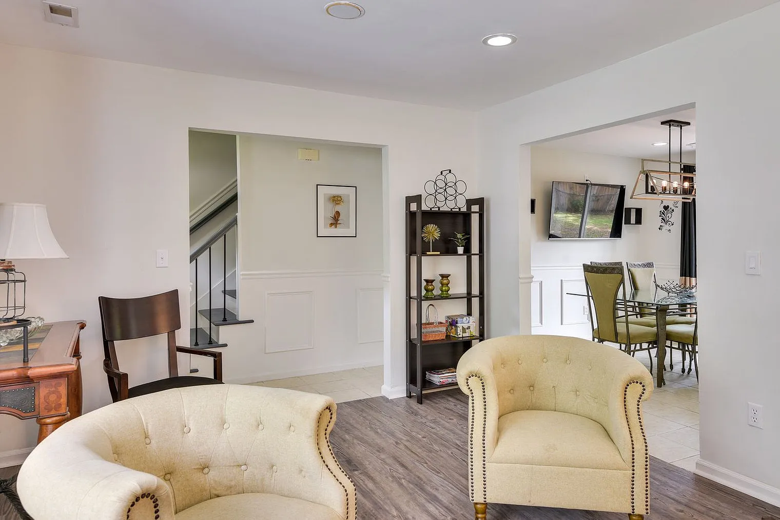 4 bed, 2.0 bath, 2098 sqft, $5,225 — Photo 3