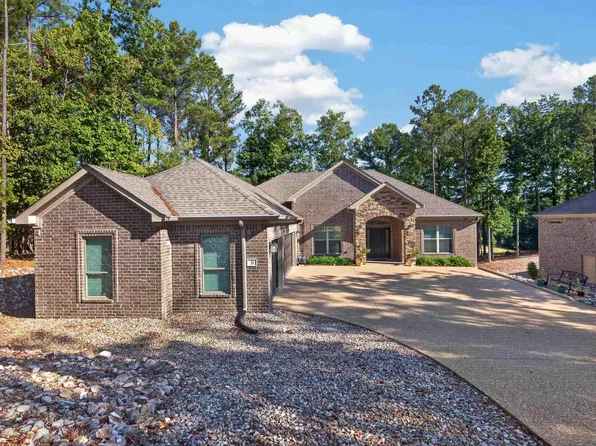 31 Elcano Dr, Hot Springs Village, AR 71909