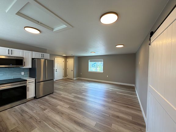 2nd image of 219 S 1st Ave