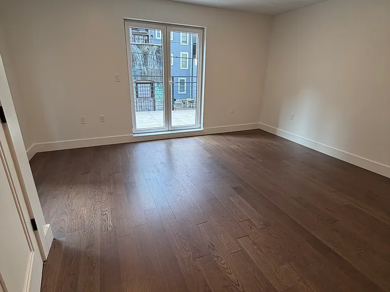 195 Bay St #2B — Photo 3