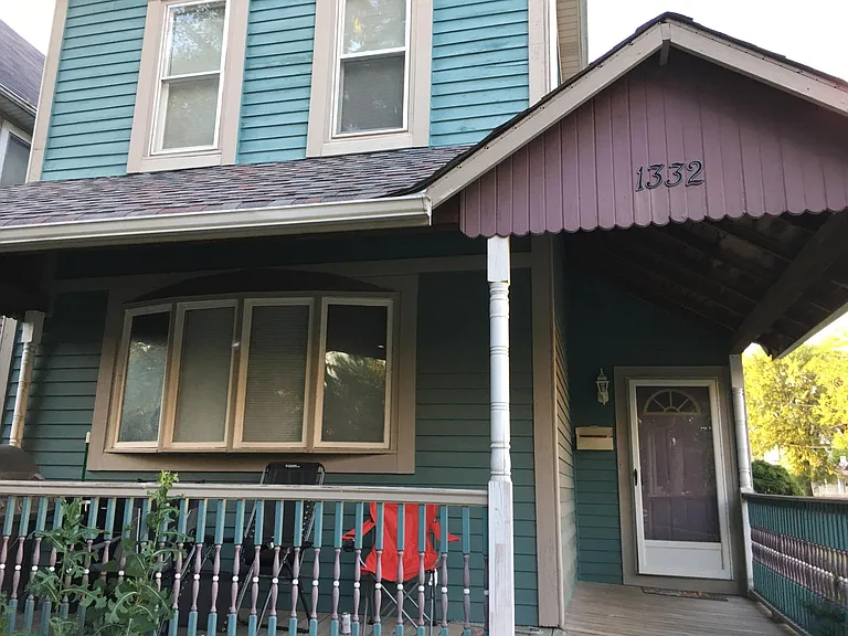 E Ohio St — Photo 21