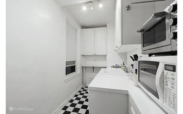 Sold by Douglas Elliman | media 15