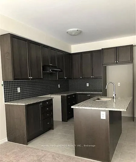 4 bed, $2,700 — Photo 2