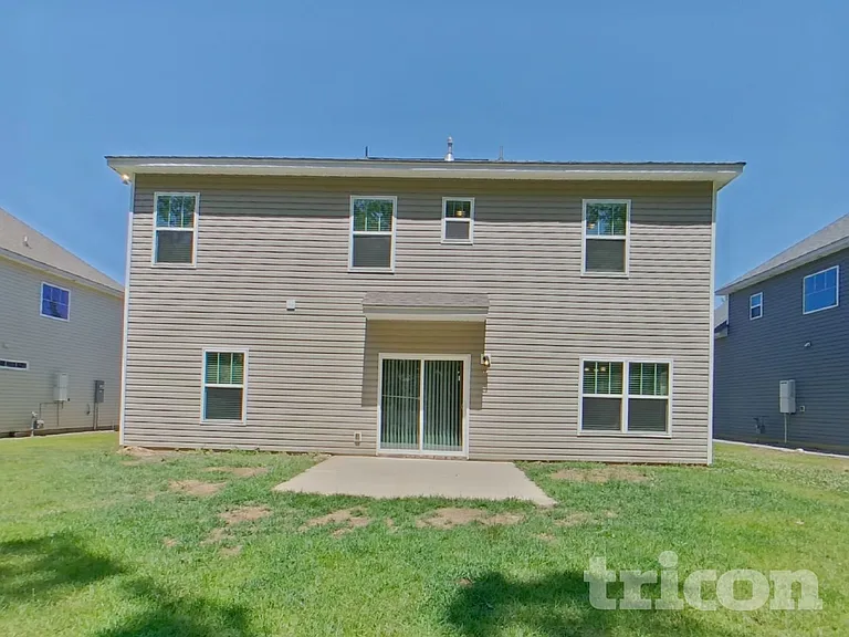 563 Roseridge Dr — Photo 15