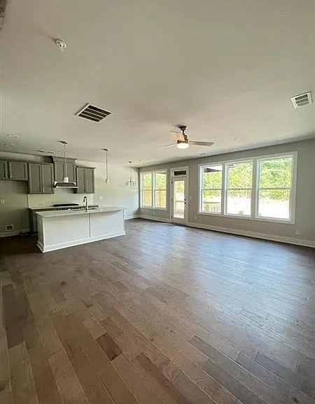 1249 Windmill Pkwy — Photo 3