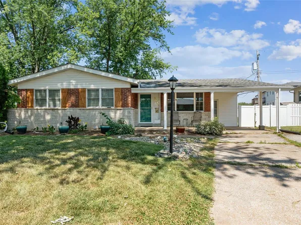 2665 Camino Dr, Saint Louis, MO 63125