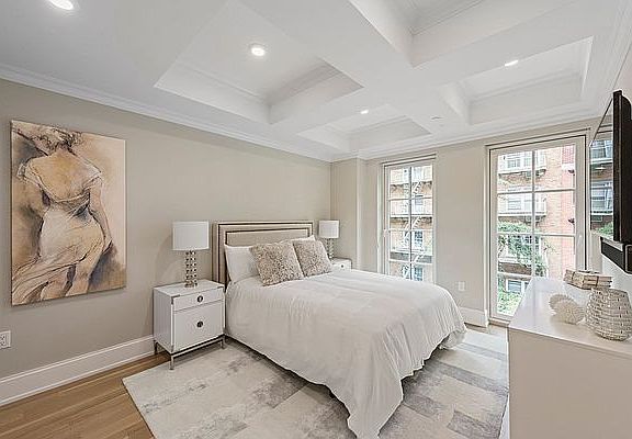 4th image of 336 E 54th St APT 5A