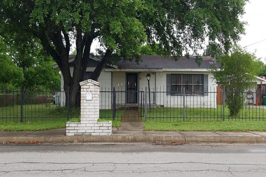 1st image of 122 W Ansley Blvd