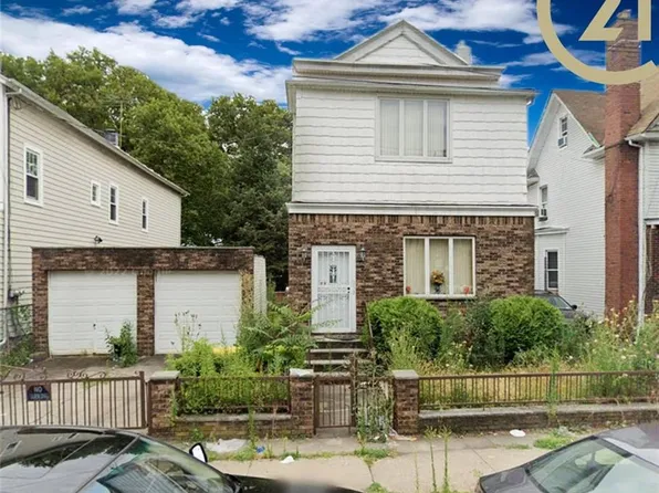 18 Gravesend Neck Rd, Brooklyn, NY 11223