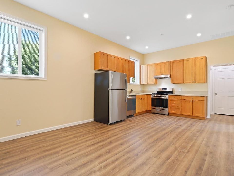 1st image of 134 Pine St