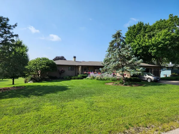 3705 W Saint Paul Ave, McHenry, IL 60050