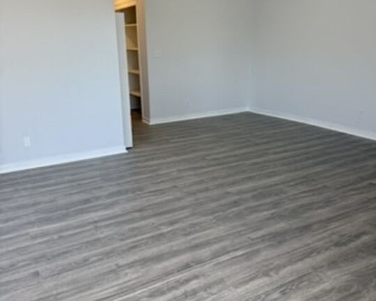 2nd image of 941 N Kingsley Dr APT 3