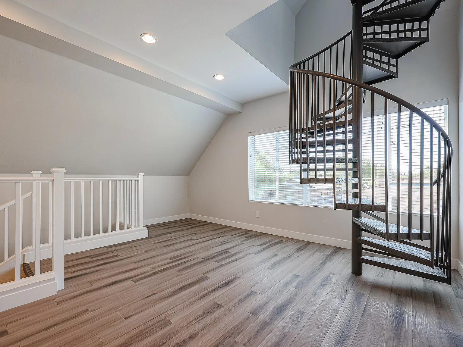 1122 East Roosevelt St F2 $1895 - F2 — Photo 3