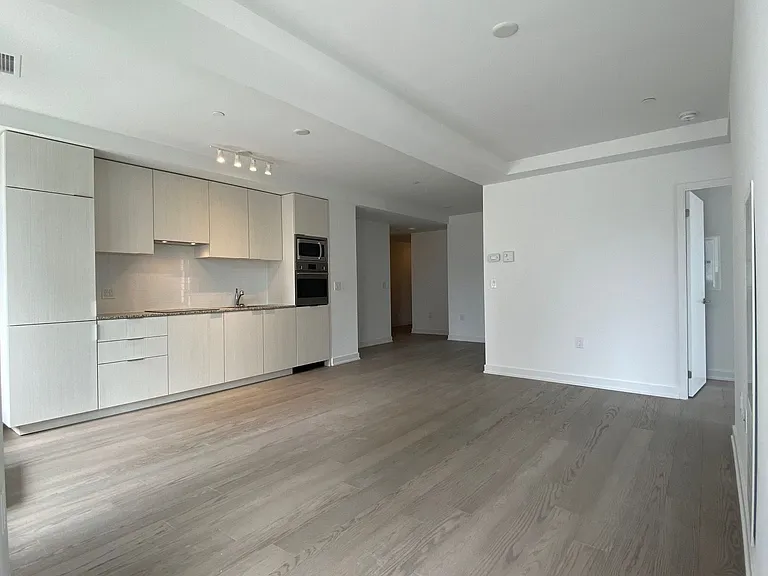 11 Wellesley St W #607 — Photo 5