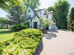 70 Allenwood Rd, Great Neck, NY 11023