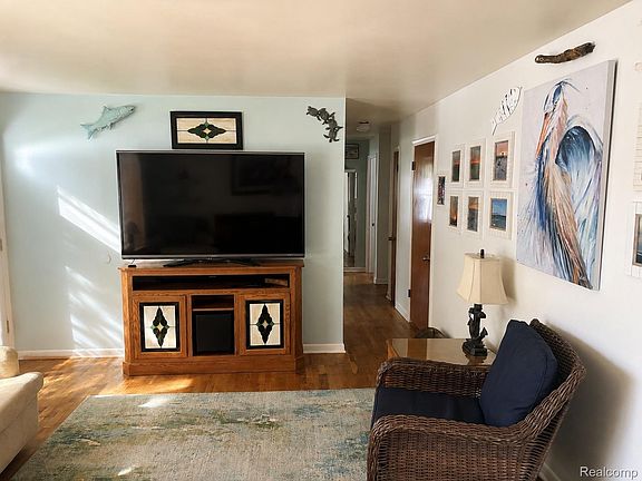 4th image of 6405 Springdale Blvd