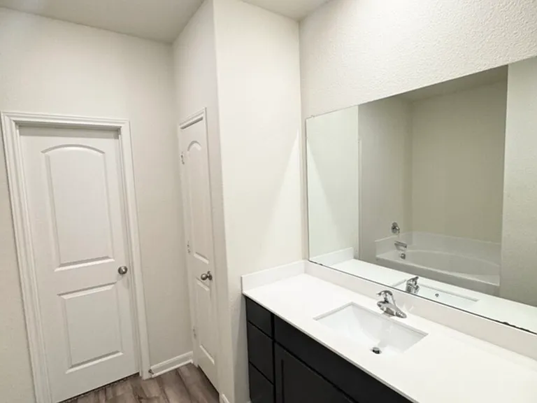 752 Saratoga Dr — Photo 7