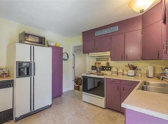 5th image of 9823 Newton Ave