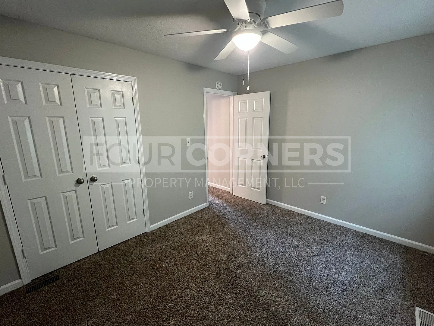 Charming 2-Bedroom, 1-Bath Apartment — Photo 4