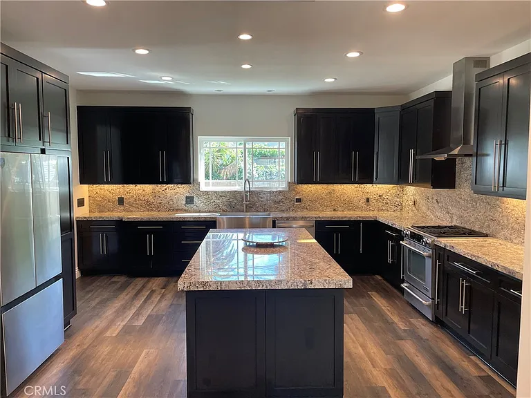 17358 Martha St — Photo 3