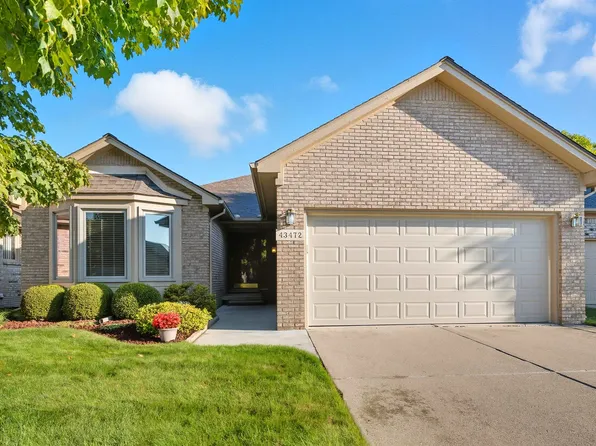 43472 Pointe Dr, Clinton Township, MI 48038