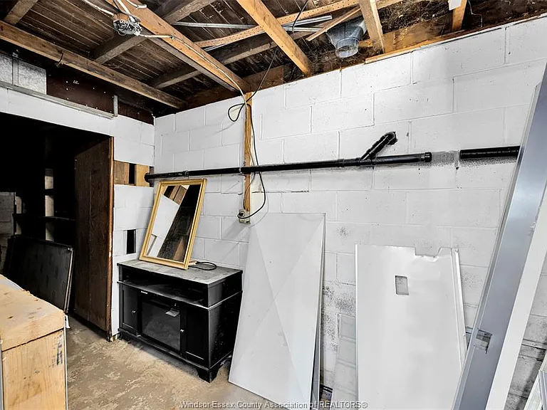 497 McKay Ave — Photo 27