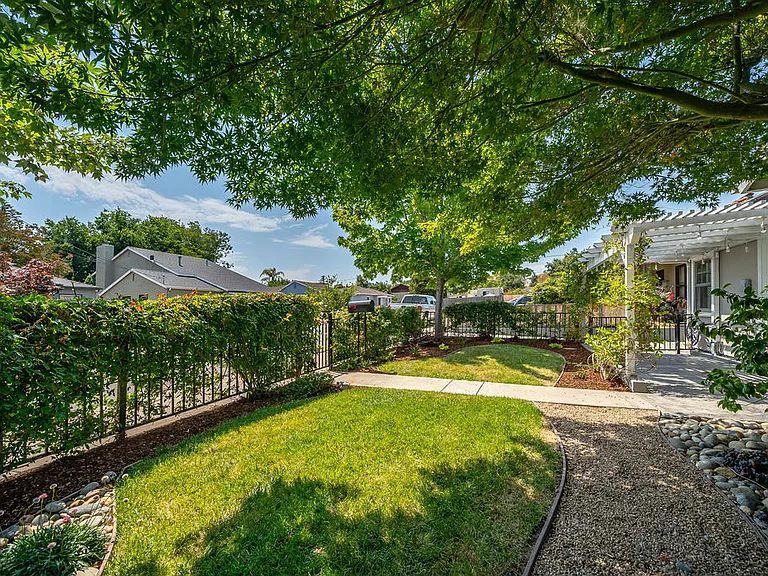 2525 Gail Pl — Photo 43