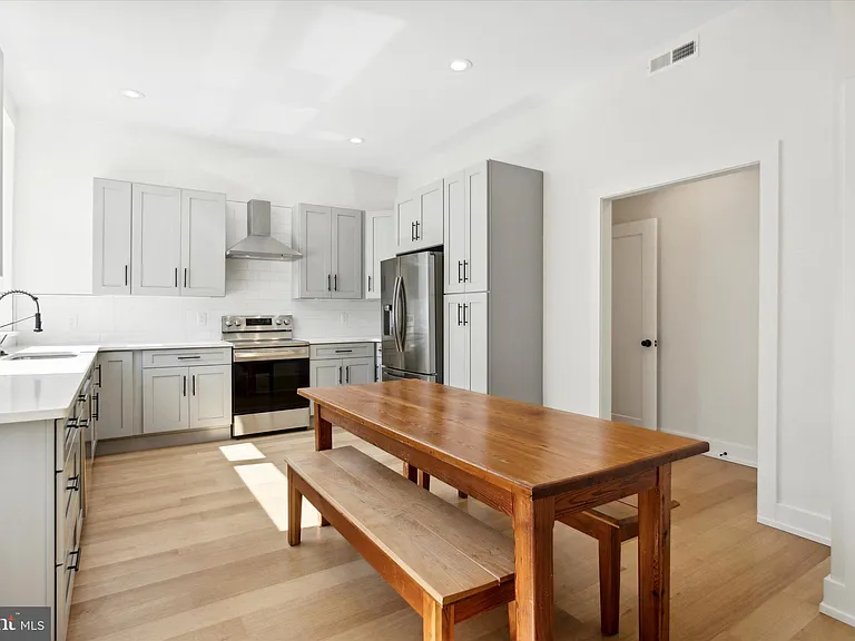 1754 S Chadwick St #1 — Photo 1