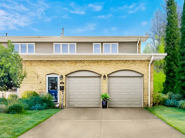 27 Rienzi Ln, Highwood, IL 60040