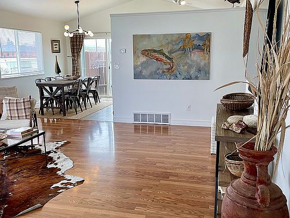 5th image of 105 Rosewood Ct