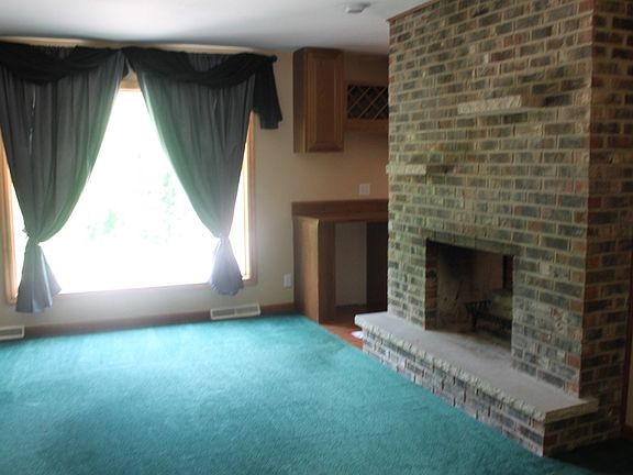 Living room with see thru fireplace and b/i bar