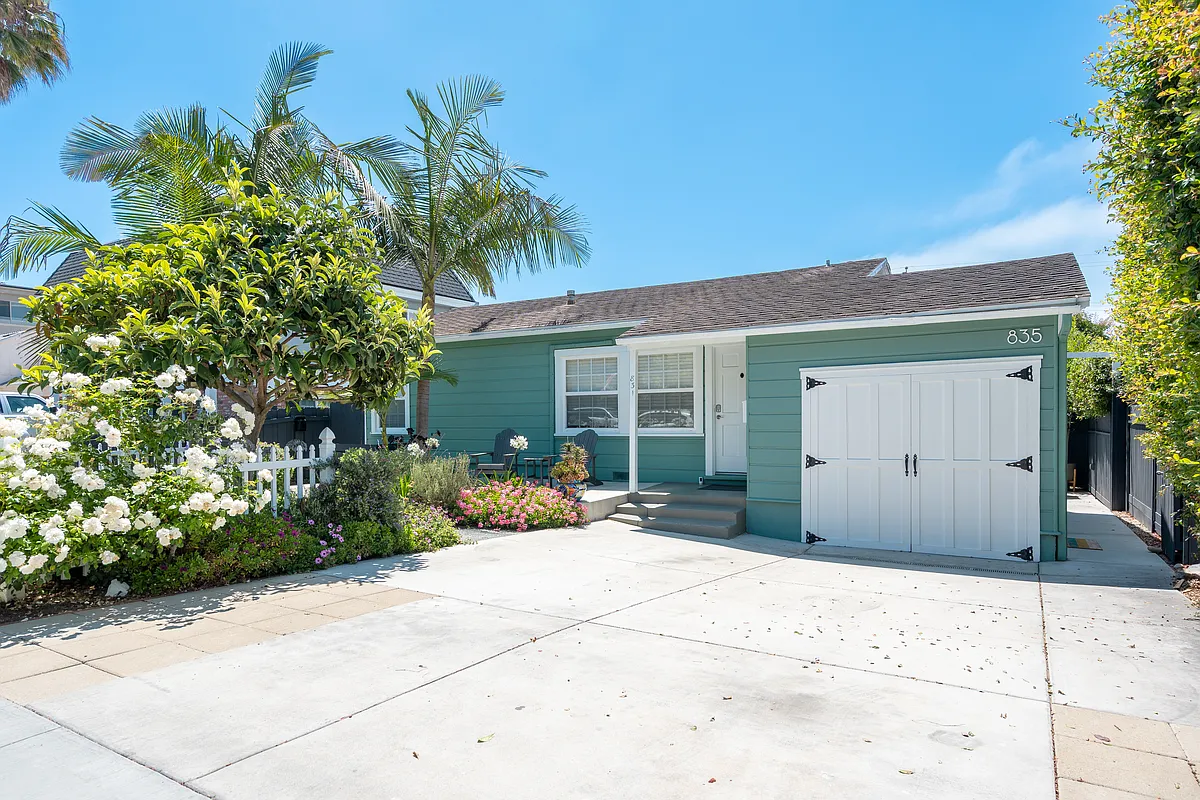 Building Photo - 835 Sapphire St