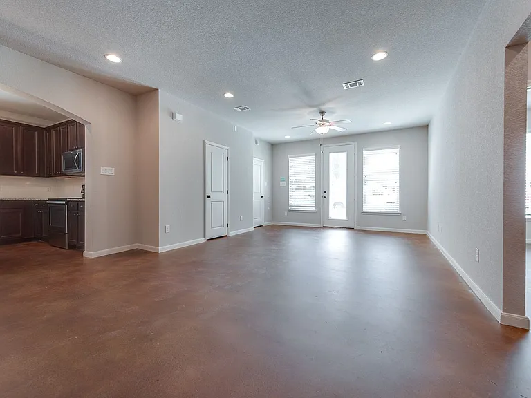 2538 S University Dr — Photo 8