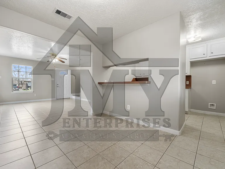 2530 Aldon St #B — Photo 8