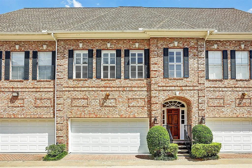 3 bed, 2.5 bath, 2366 sqft, $3,300 — Photo 2