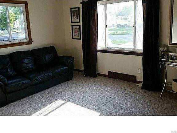 5th image of 161 Fontaine Dr