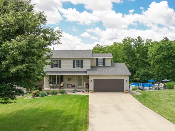 552 Heritage Dr, Mackinaw, IL 61755