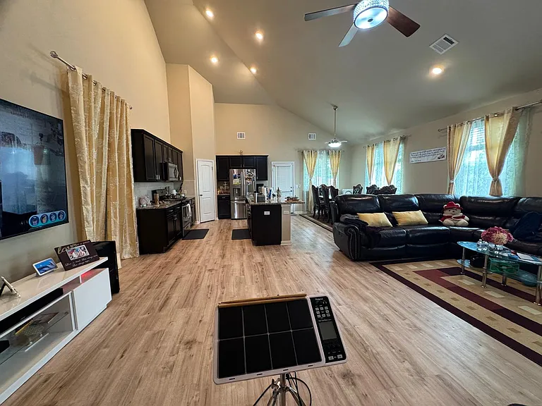 113 Queen Anne Dr — Photo 21