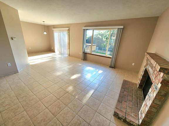 5th image of 12731 N Dakota St #A