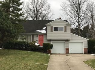 2660 Edgehill Rd, Cleveland Heights, OH 44106