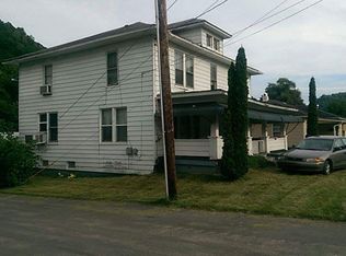 155 Pleasant St, Hinton, WV 25951