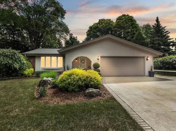 1434 Maple DRIVE, Hubertus, WI 53033